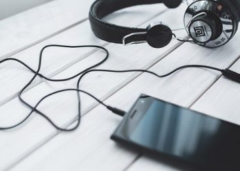 Nhiều người trẻ có nguy cơ điếc vì thói quen này