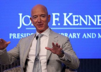 Tỷ phú giàu nhất thế giới tiết lộ lý do rót tiền vào ngành vũ trụ