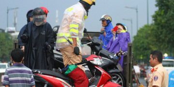 Toàn cảnh đường Phạm Văn Đồng trong trận mưa “lịch sử”