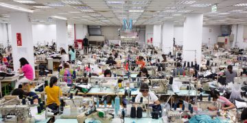 Điều “kỳ lạ” về năng suất lao động Việt Nam: Khu vực Nhà nước đứng đầu, tiếp đến là FDI, còn tư nhân là bét bảng