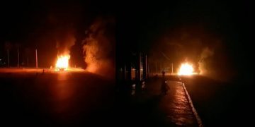 Đang chạy trên đường, xe bán tải bốc cháy dữ dội