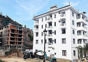 ‘Cắt ngọn’ hàng chục biệt thự xây trái phép ở Nha Trang