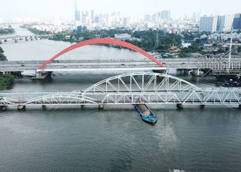 Ngắm từ trên cao cầu đường sắt 117 năm tuổi ở Sài Gòn sắp tháo dỡ