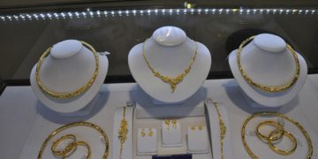 Giá vàng lao dốc mạnh về 41,2 triệu đồng/lượng