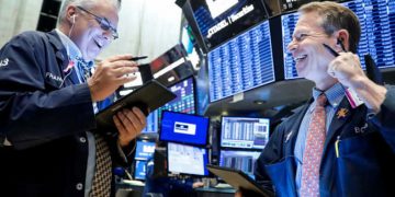 Mỹ – Trung đồng ý dỡ bỏ thuế quan, chứng khoán Mỹ hứng khởi vươn mức cao nhất mọi thời đại