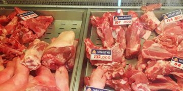 Cần Thơ: Giá thịt heo đắt đỏ, dân kêu than chuyển sang ăn cá, ăn tép