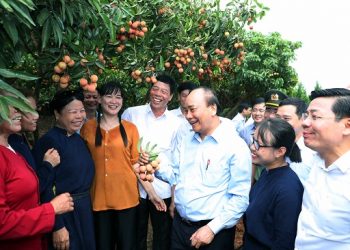 Thủ tướng động viên đoàn xe xuất hành tiêu thụ vải thiều Bắc Giang