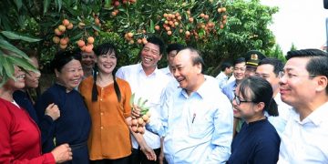 Thủ tướng động viên đoàn xe xuất hành tiêu thụ vải thiều Bắc Giang