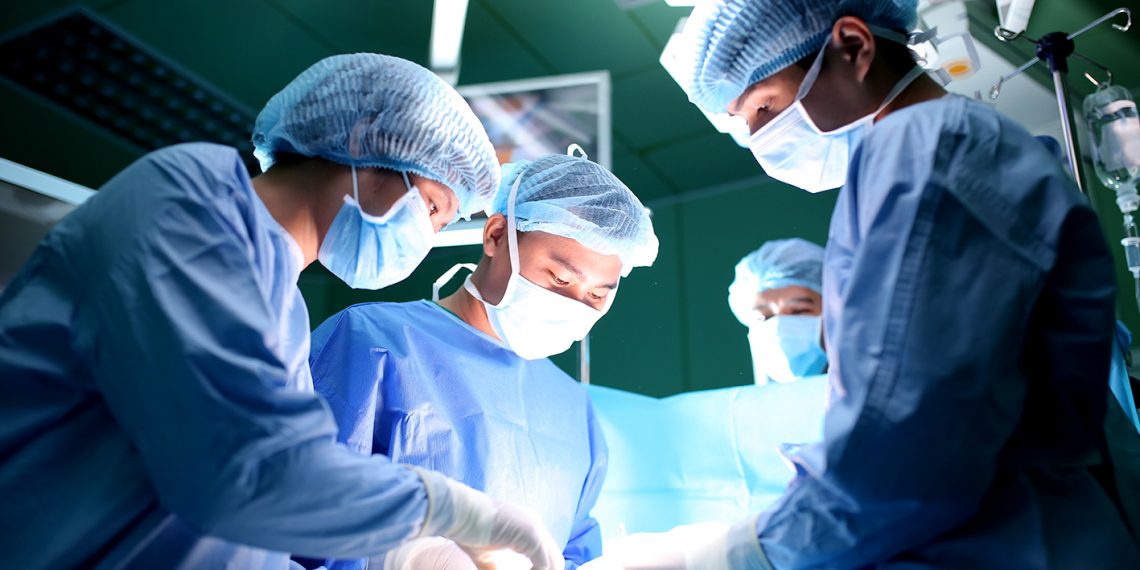 CỨU NGƯỜI ĐÀN ÔNG SUÝT TỬ VONG VÌ HOẠI TỬ RUỘT, VIÊM PHÚC MẠC DO CHẦN CHỪ ĐI KHÁM VÌ SỢ DỊCH