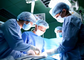 CỨU NGƯỜI ĐÀN ÔNG SUÝT TỬ VONG VÌ HOẠI TỬ RUỘT, VIÊM PHÚC MẠC DO CHẦN CHỪ ĐI KHÁM VÌ SỢ DỊCH