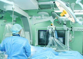 LÊN CƠN NHỒI MÁU CƠ TIM CẤP, NGƯỜI ĐÀN ÔNG NGẤT, NGÃ XE GIỮA ĐƯỜNG