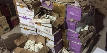 Thu giữ hơn 10.000 chai sữa chua không rõ nguồn gốc tại Hà Nội