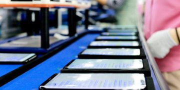 Việt Nam xuất siêu kỉ lục 13,5 tỉ USD trong 8 tháng đầu năm