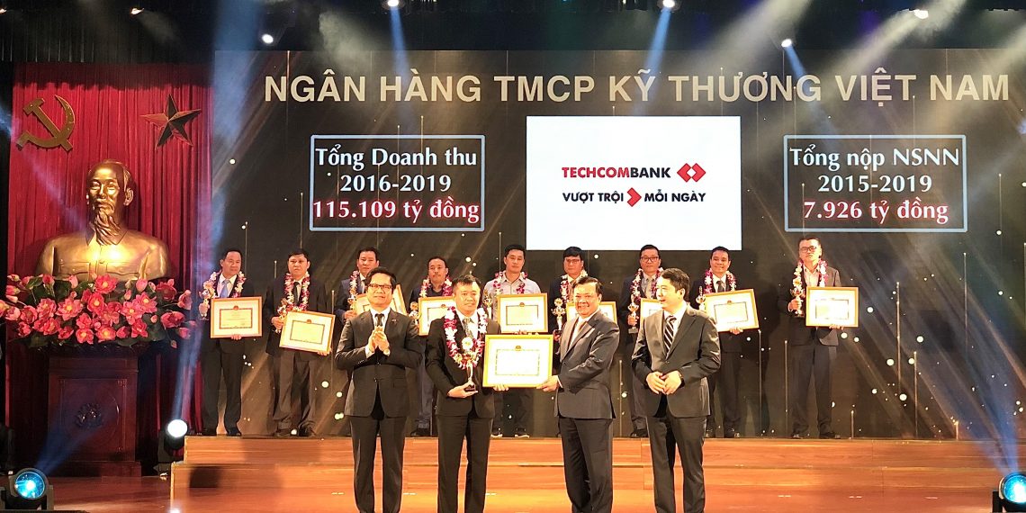 Techcombank được bộ tài chính vinh danh thành tích nộp thuế tiêu biểu xuất sắc toàn quốc