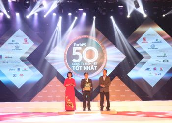 FORBES VINH DANH TECHCOMBANK DANH SÁCH 50 CÔNG TY NIÊM YẾT TỐT NHẤT VIỆT NAM VÀ DẪN ĐẦU TRONG TOP 10 NGÂN HÀNG KINH DOANH HIỆU QUẢ NHẤT