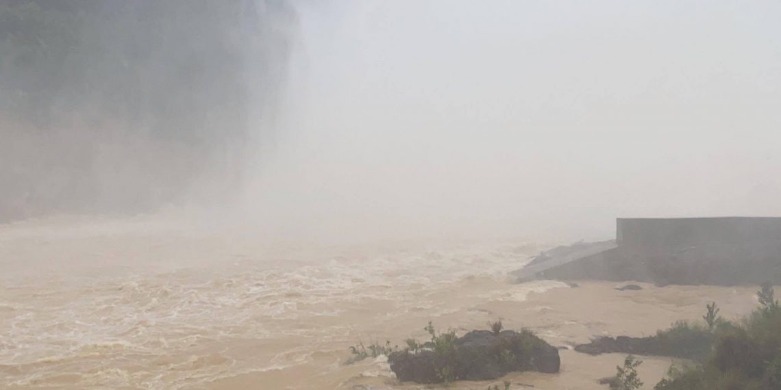 Bão số 7 đang mạnh dần lên