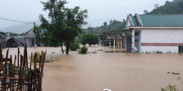 Khẩn trương khắc phục hậu quả bão số 9, chuẩn bị chống lũ