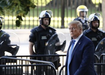 Reuters: Mỹ đứng trước nguy cơ khủng hoảng chính trị lịch sử vì kết quả kiểm phiếu ở bang này