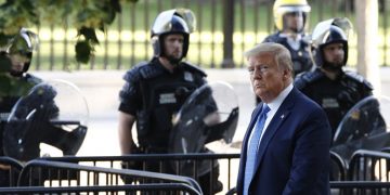 Reuters: Mỹ đứng trước nguy cơ khủng hoảng chính trị lịch sử vì kết quả kiểm phiếu ở bang này