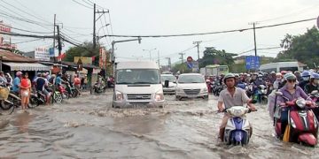 TPHCM: Mưa lớn, nhiều nơi bị ngập