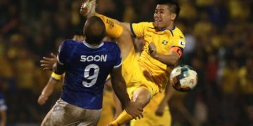 CLB Nam Định đẩy đội Quảng Nam xuống hạng Nhất 2021