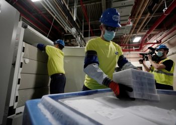 Mỹ: Bắt đầu chiến dịch tiêm chủng lớn nhất