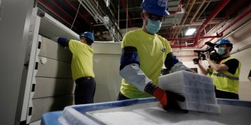 Mỹ: Bắt đầu chiến dịch tiêm chủng lớn nhất