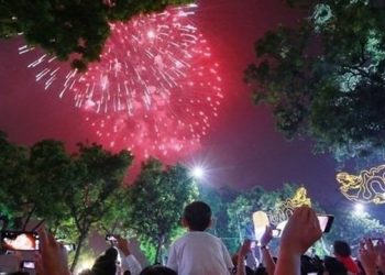 Ban Bí thư yêu cầu không chúc Tết cấp trên và nghiêm cấm tặng quà lãnh đạo