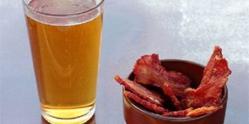 Uống rượu kết hợp với ăn thịt nguội có thể gây ung thư dạ dày