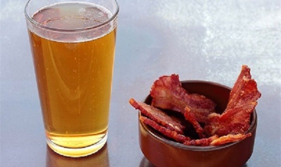 Uống rượu kết hợp với ăn thịt nguội có thể gây ung thư dạ dày
