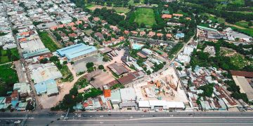 Một năm “dẫn sóng” của bất động sản vệ tinh