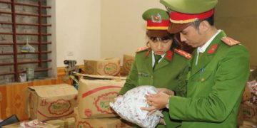 Nghệ An: Mua kẹo hết hạn sử dụng về dán nhãn mới bán dịp tết