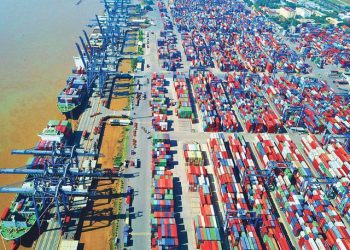 Kinh tế Việt Nam 2020: Vững vàng trước “sóng” lớn