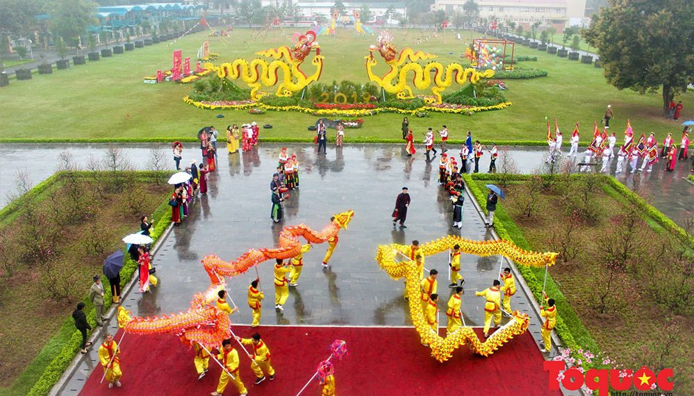 Xây dựng và phát triển văn hóa, con người Việt Nam đáp ứng yêu cầu phát triển đất nước
