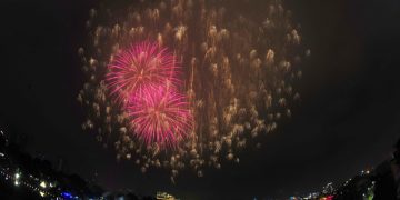 Hà Nội chào năm mới 2021 trong giá rét