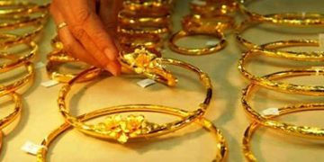 Đầu tuần, giá vàng giảm 100.000 đồng/lượng