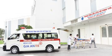 CỨU SỐNG NGOẠN MỤC BÉ NAM BỊ ĐUỐI NƯỚC TẠI HỒ BƠI KHU DÂN CƯ