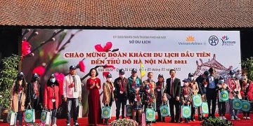 Hà Nội đón đoàn khách du lịch nội địa đầu tiên đến Thủ đô trong năm 2021