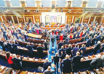 Chính trường Mỹ dậy sóng