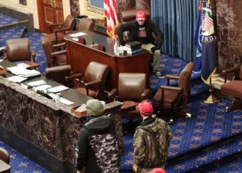 Người biểu tình ủng hộ ông Trump tràn vào tòa nhà Quốc hội Mỹ, đã có thương vong