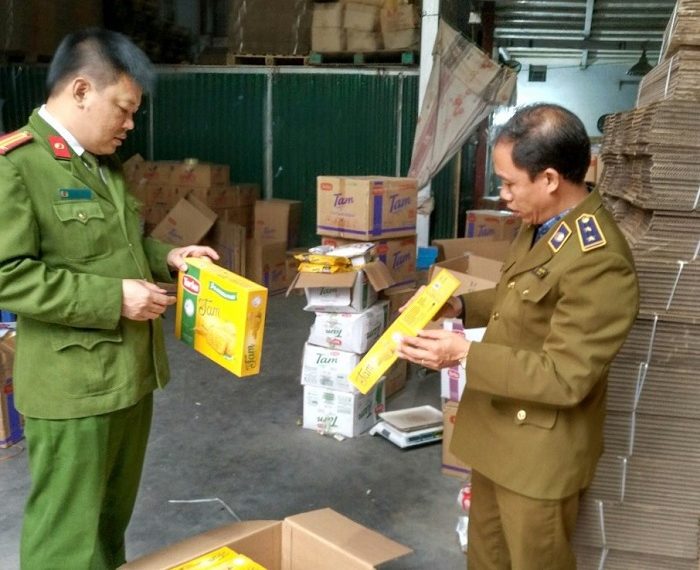 Bắt quả tang “gia hạn sử dụng” bánh quy “Torku Tam” hết date