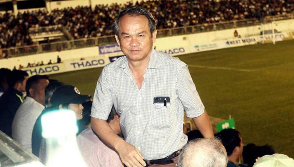 Thương trường tươi sáng, bầu Đức về đúng nghĩa với tình yêu bóng đá