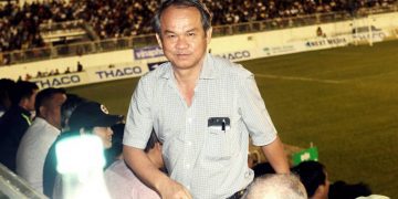 Thương trường tươi sáng, bầu Đức về đúng nghĩa với tình yêu bóng đá