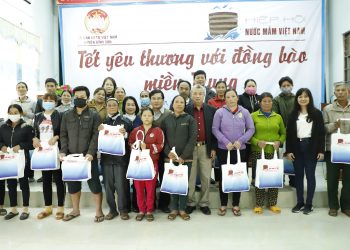HIỆP HỘI NƯỚC MẮM VIỆT NAM ĐẾN THĂM, TẶNG QUÀ BÀ CON TỈNH QUẢNG NGÃI