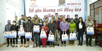 HIỆP HỘI NƯỚC MẮM VIỆT NAM ĐẾN THĂM, TẶNG QUÀ BÀ CON TỈNH QUẢNG NGÃI
