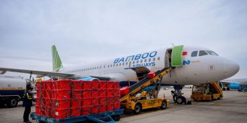 BAMBOO AIRWAYS TÀI TRỢ VẬN CHUYỂN CHO Y BÁC SĨ, THIẾT BỊ Y TẾ ĐẾN CHI VIỆN HẢI DƯƠNG