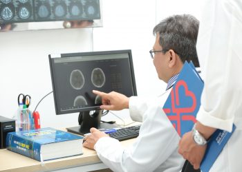 ĐIỀU TRỊ TIÊU SỢI HUYẾT ĐƯỜNG ĐỘNG MẠCH CỨU NGƯỜI BỆNH ĐỘT QUỴ ĐẾN SAU “GIỜ VÀNG”