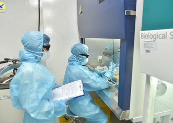NÓNG: Ghi nhận đồng thời 2 biến chủng lây lan nhanh, TPHCM khẩn cấp ứng phó