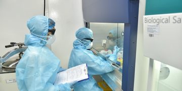 NÓNG: Ghi nhận đồng thời 2 biến chủng lây lan nhanh, TPHCM khẩn cấp ứng phó