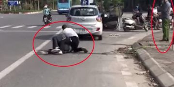 Vụ tài xế taxi bị đâm gục ở Hà Nội: Đại úy công an đứng gọi điện thoại giải trình gì?